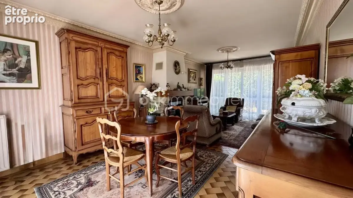 Maison traditionnelle - 5 pièces - 3 chambres + 1 bureau - sous-sol complet - jardin clos et arboré - photo 9