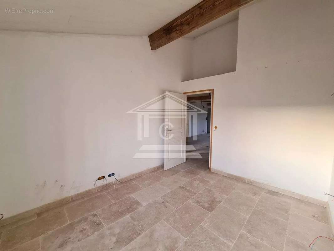 Appartement à TOURRETTES