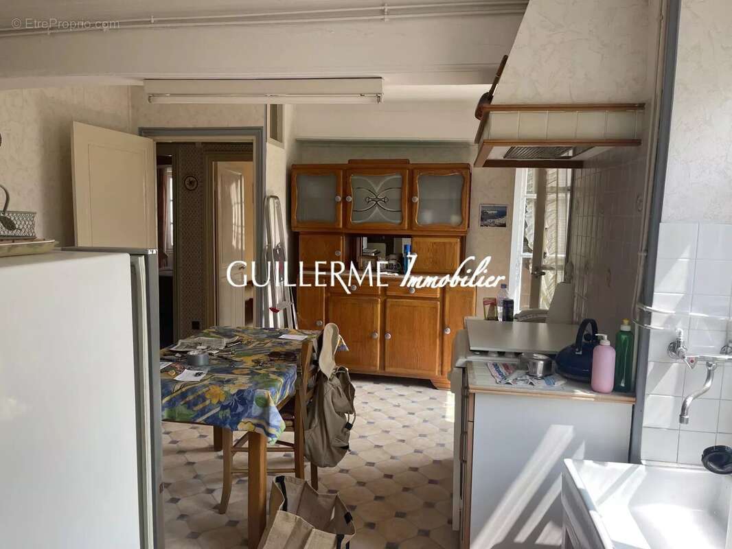 Immeuble en pierre, coeur de village, idéal investisseur - photo 5