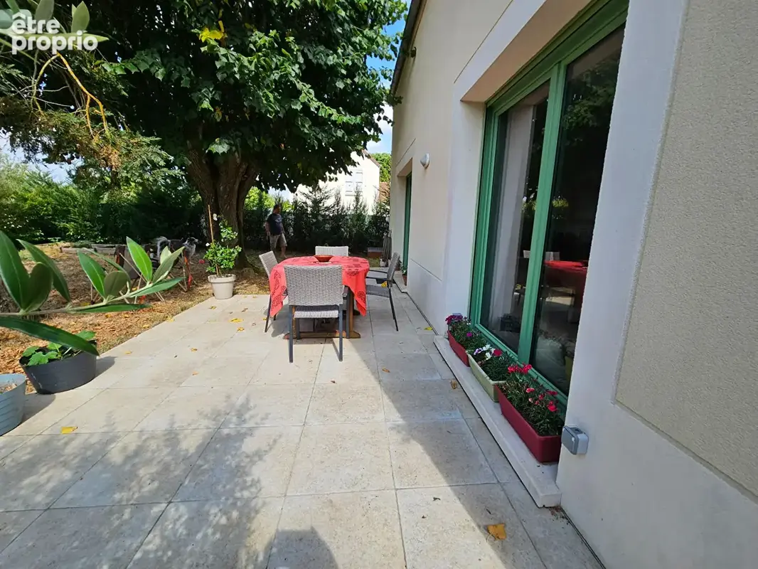 Maison Magny Les Hameaux  5 pièce(s) 102.80 m2 - photo 1