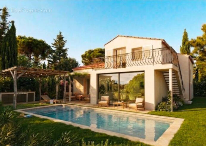 Maison à ROQUEBRUNE-SUR-ARGENS
