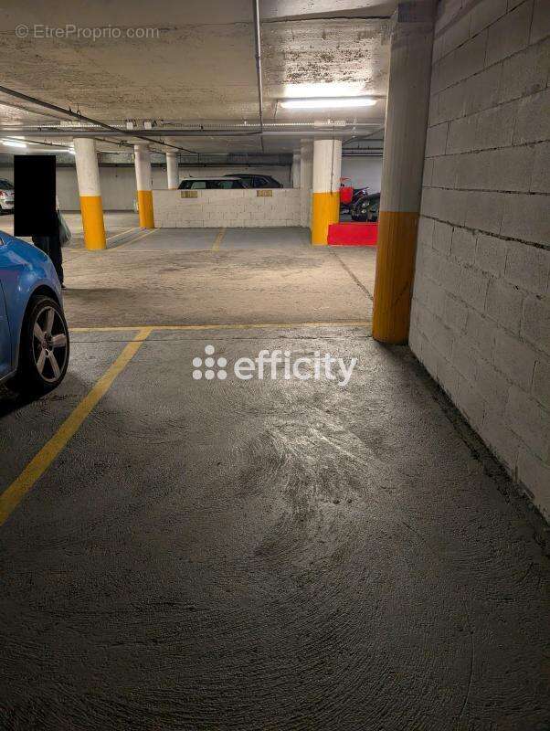 Parking à PARIS-14E