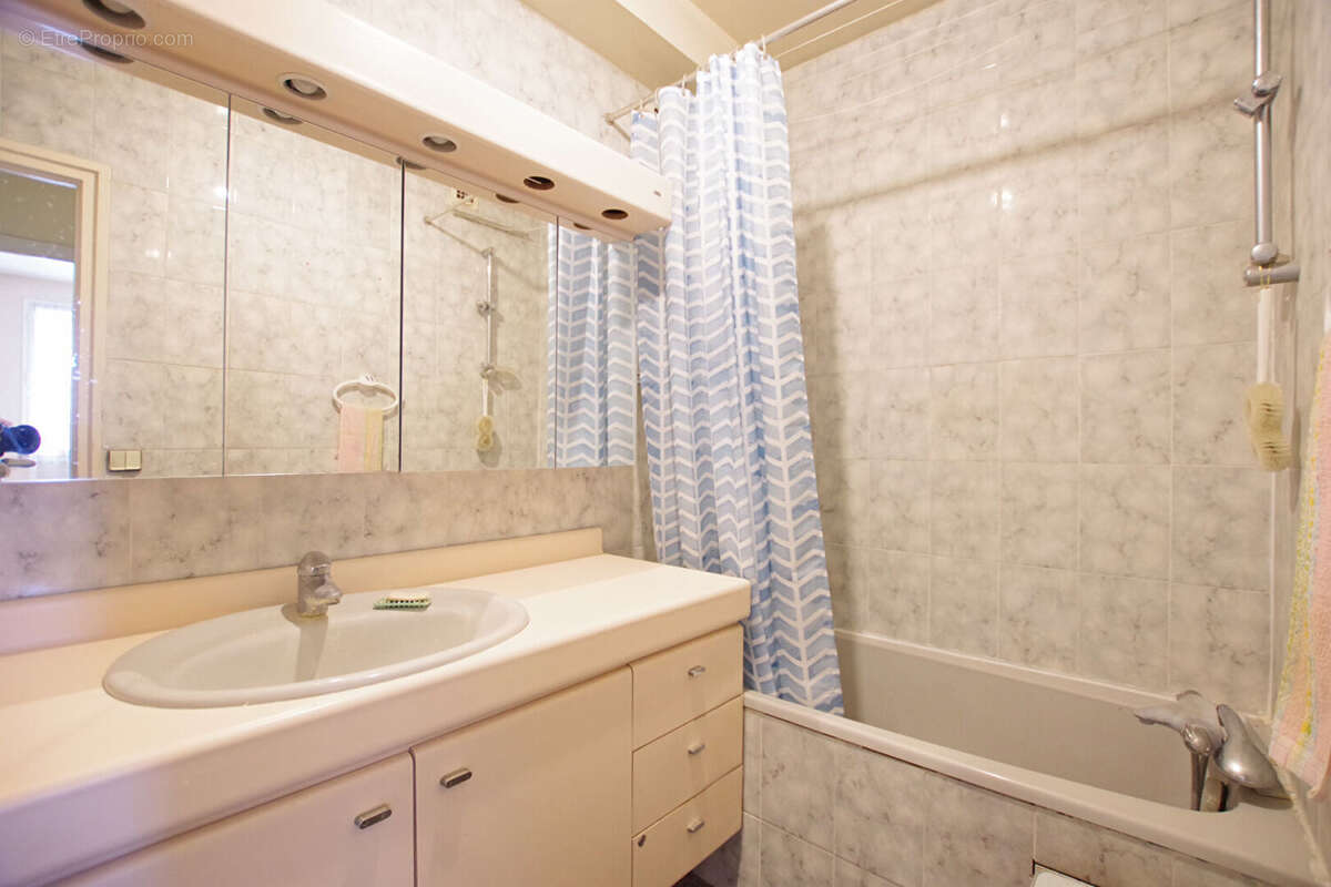 Appartement à PARIS-14E