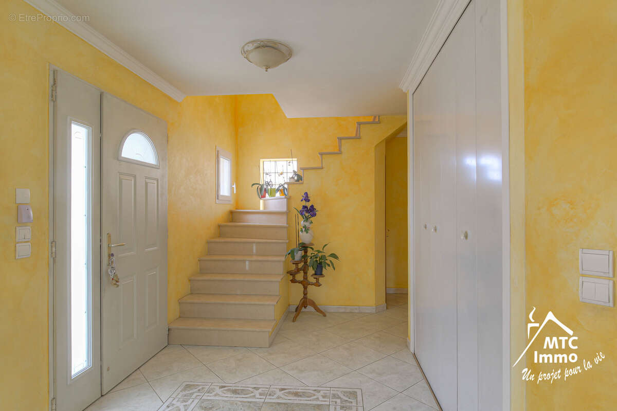Maison à PONT-DE-CHERUY