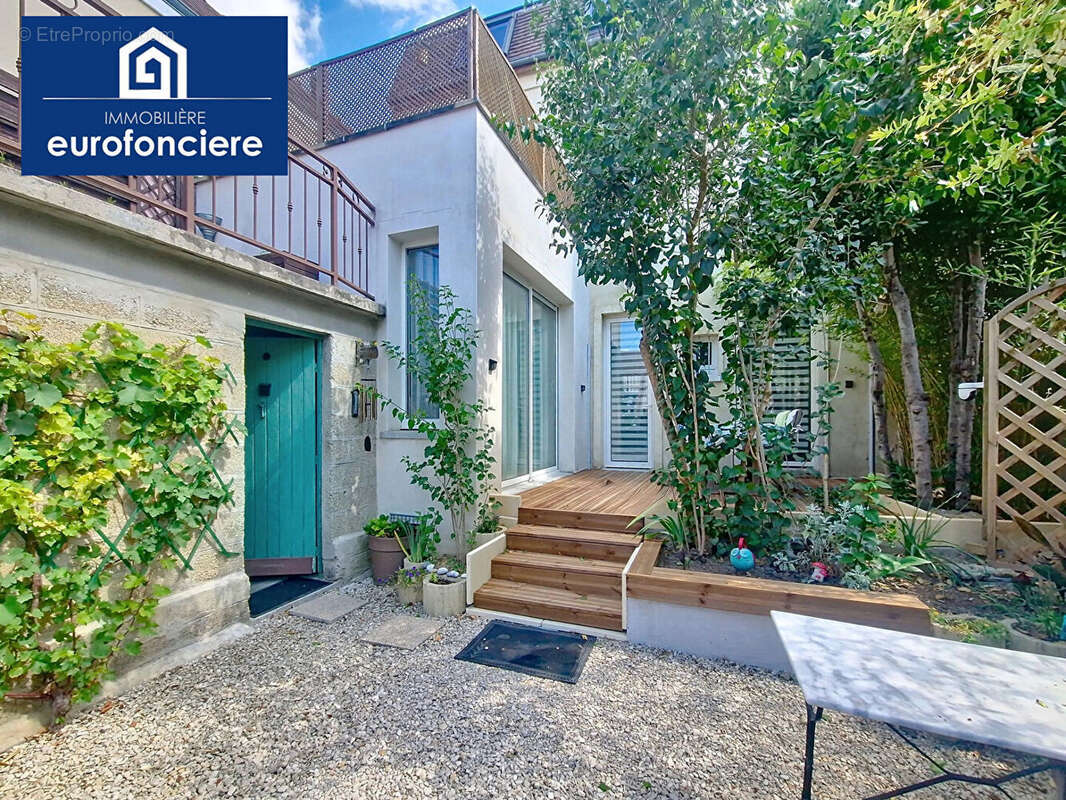 Maison à LA CHAPELLE-SAINT-LUC