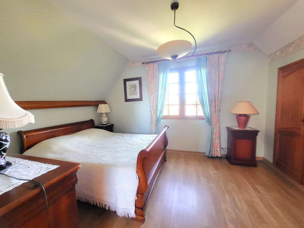 Maison à VAUX-LE-PENIL