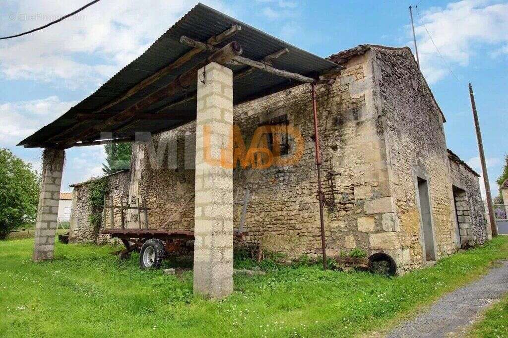 Terrain à LA CHAPELLE-DES-POTS