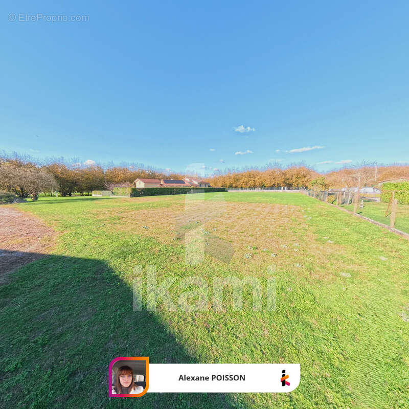 Terrain à SAINT-JUST-DE-CLAIX