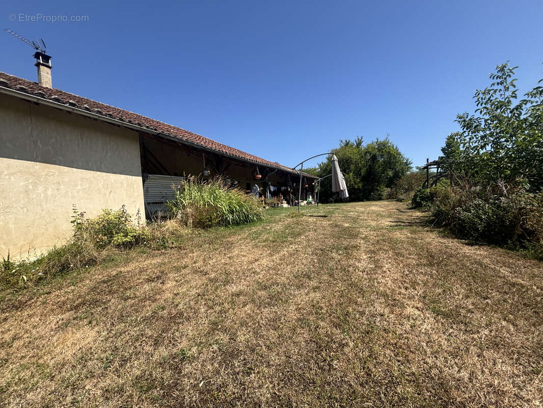 Jolie ferme dans un coin tranquille de confrançon - photo 3