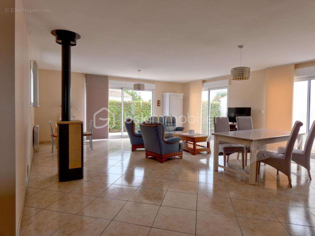 Maison à SAINT-JUST-LUZAC