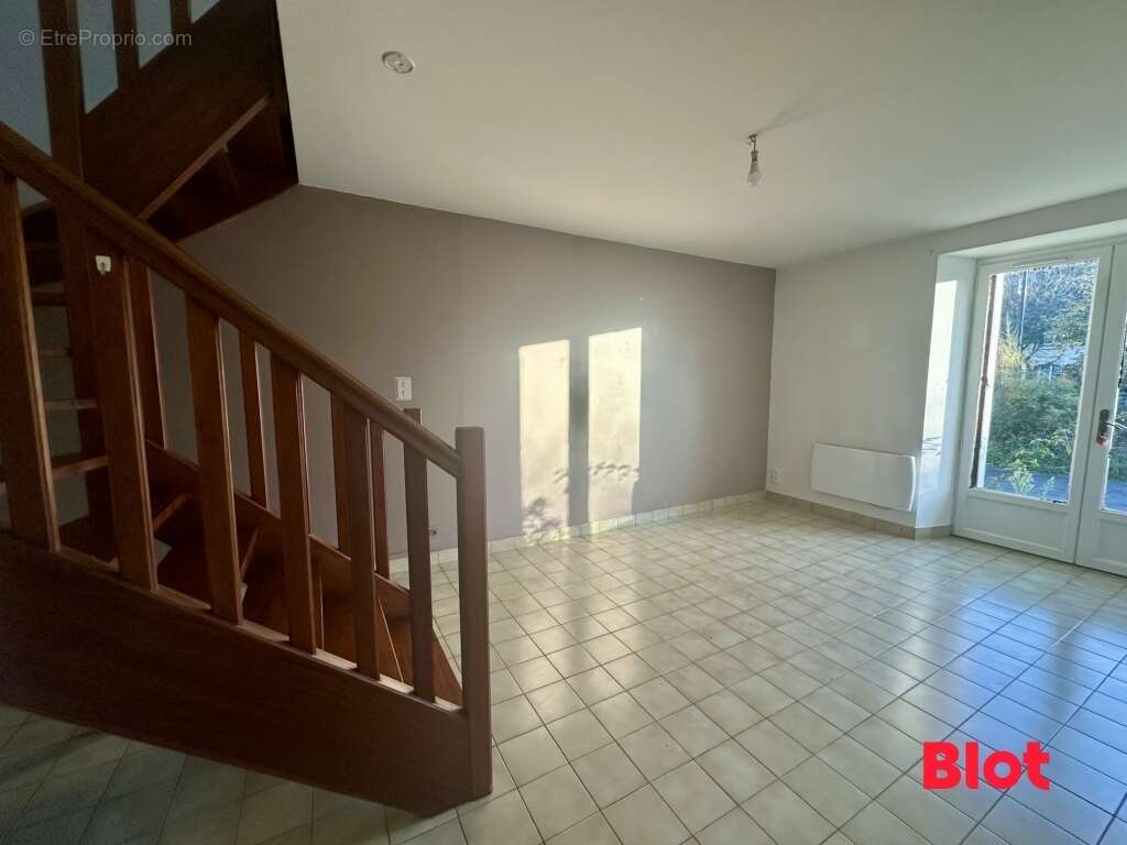 Appartement à MONTFORT-SUR-MEU