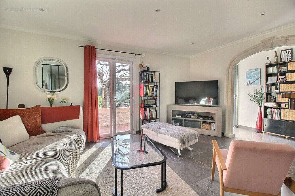 Maison à ROQUEBRUNE-SUR-ARGENS