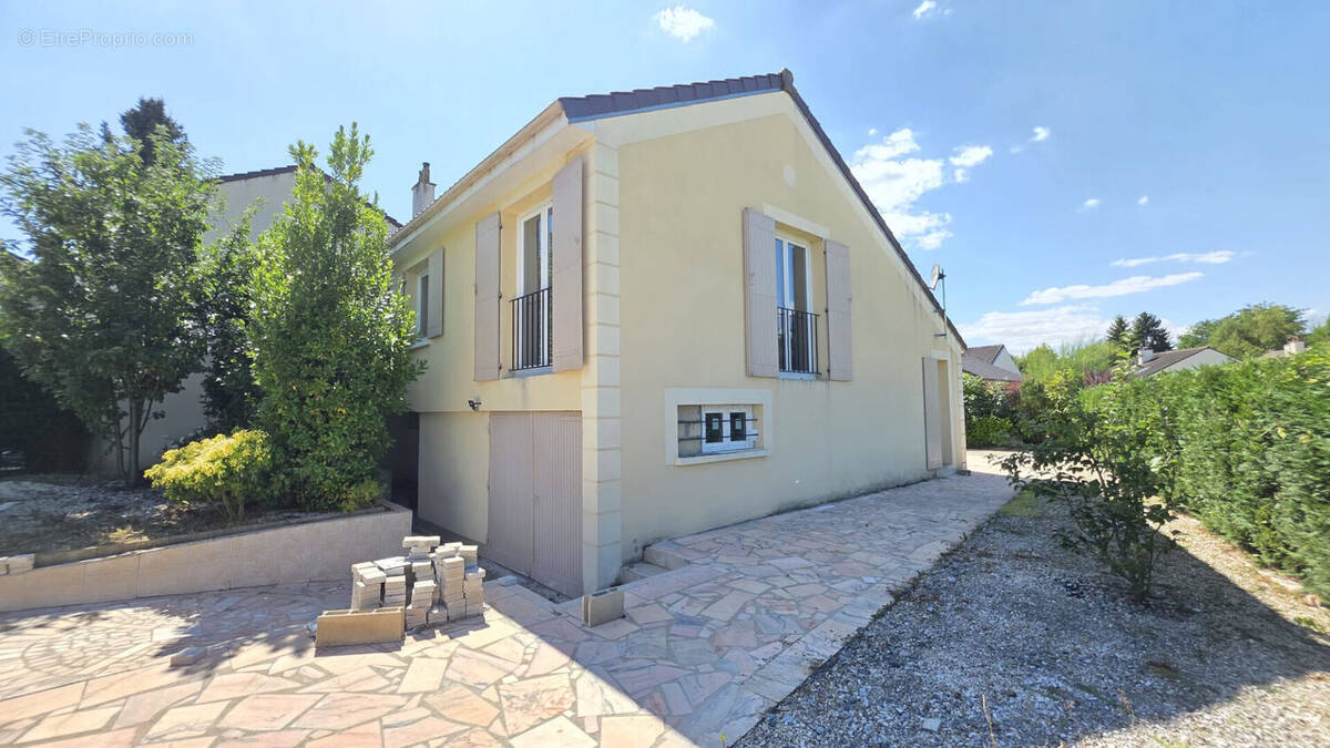 Maison 91 m² à Luzarches  - photo 1
