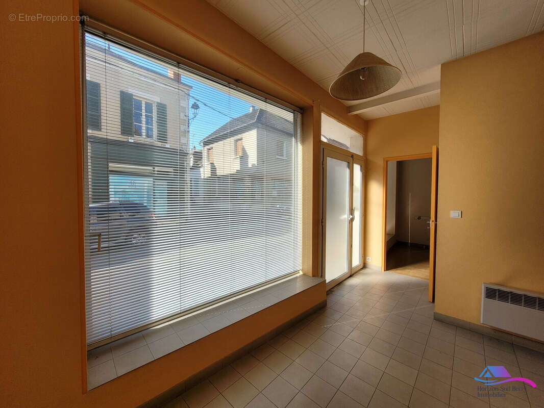 1er pièce vitrine - Maison à CHATEAUMEILLANT