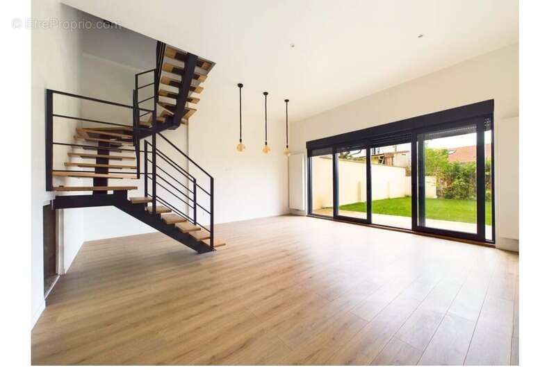 Maison d’architecte 220 m2 - 5 chambres - lumineuse - terrasse panoramique 40 m2 – jardin 310 m2 - garage - photo 2