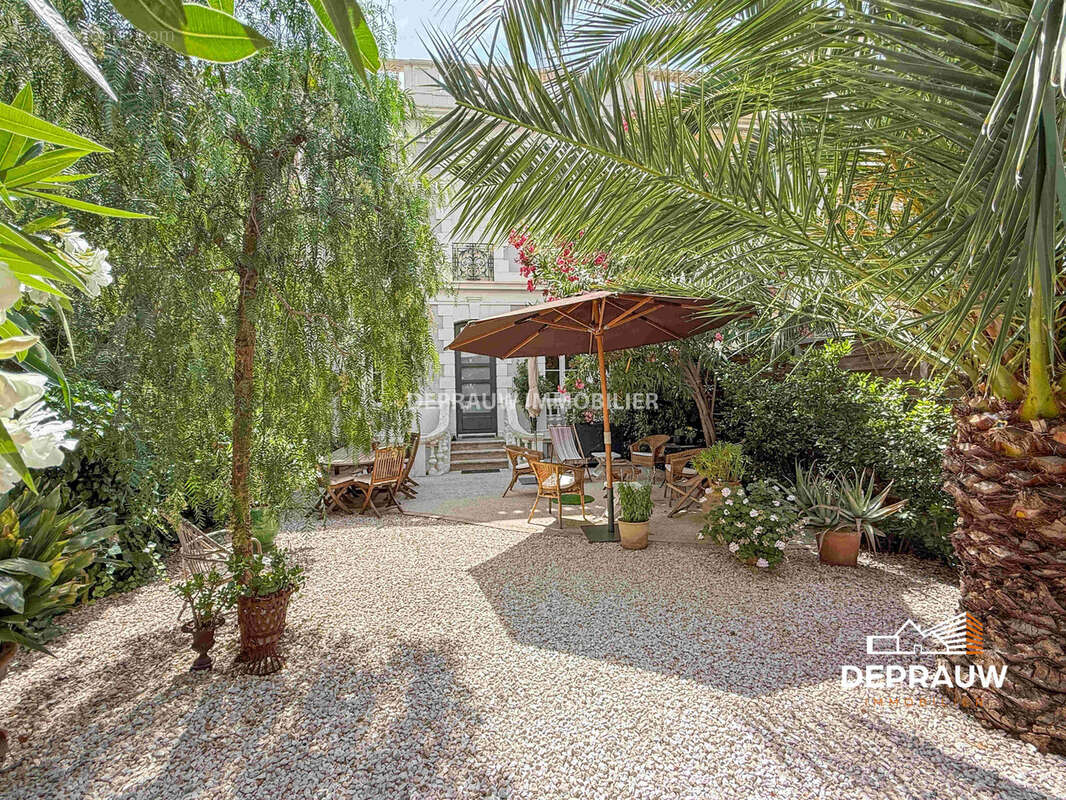 Élégante demeure de caractère de 160 m2 avec jardin arboré de 100 m2 - photo 3