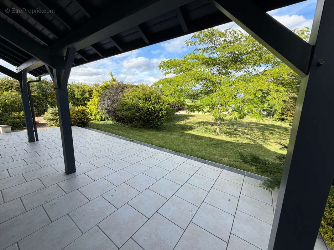 Maison 5 chambres - garage - terrasses - terrain - photo 5
