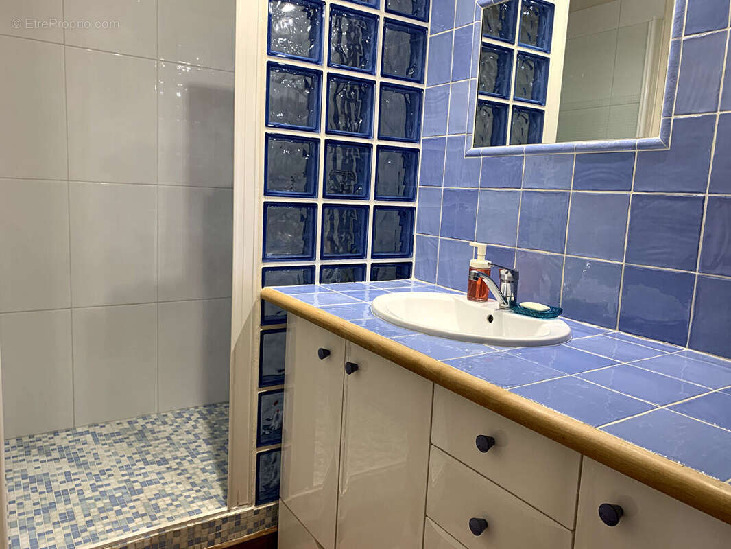 Appartement à MARSEILLE-5E