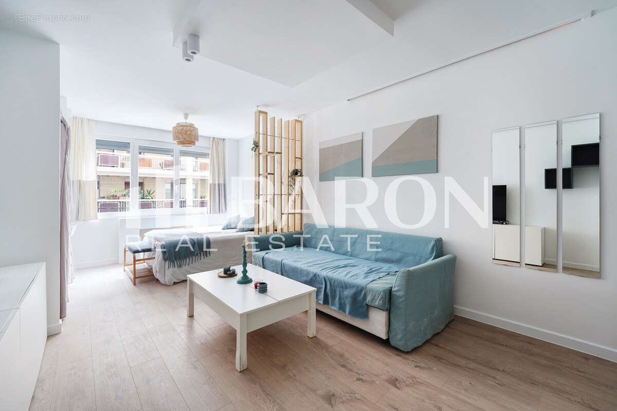 Appartement à PARIS-16E