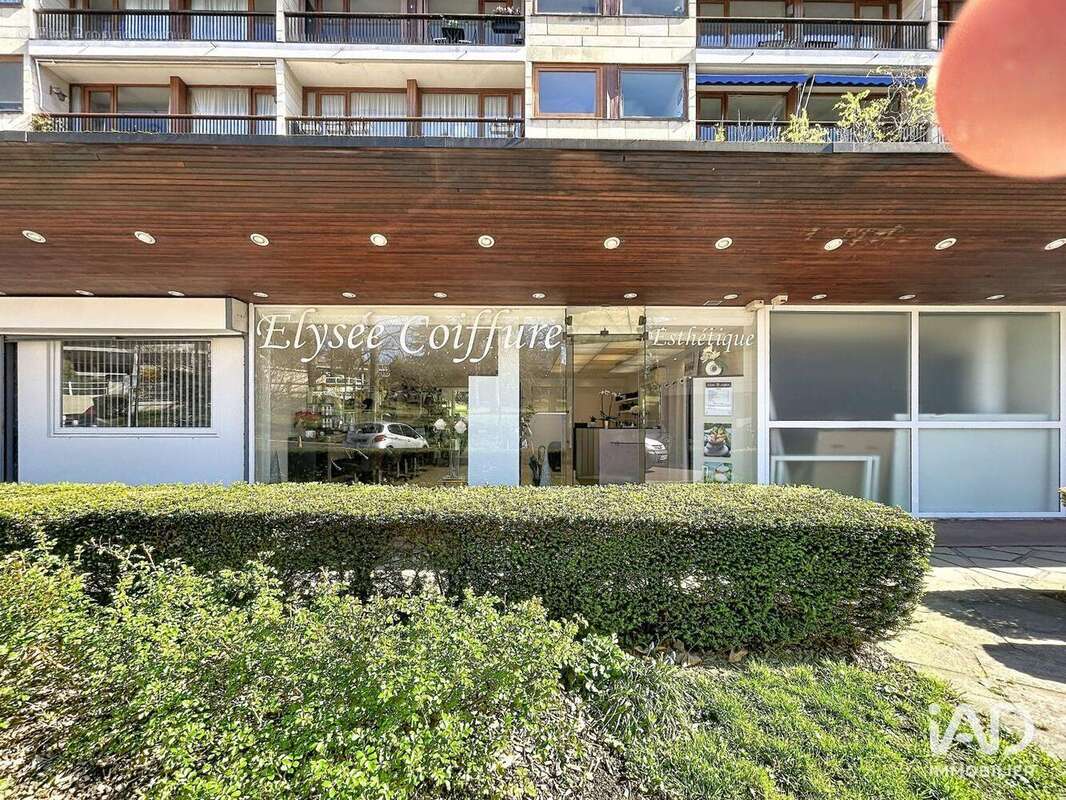 Photo 8 - Commerce à LA CELLE-SAINT-CLOUD