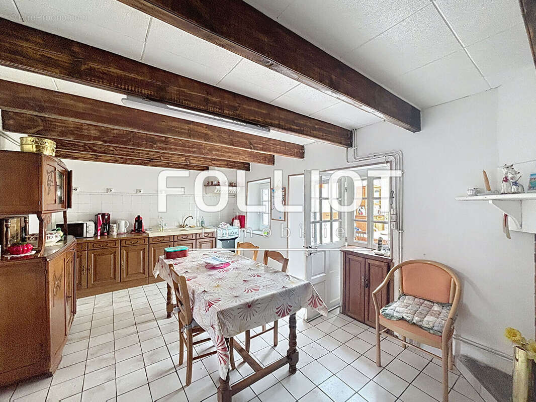 À vendre 50590 montmartin-sur-mer bourg hyper centre maison en pierre de 88 m², 2 chambres - photo 5