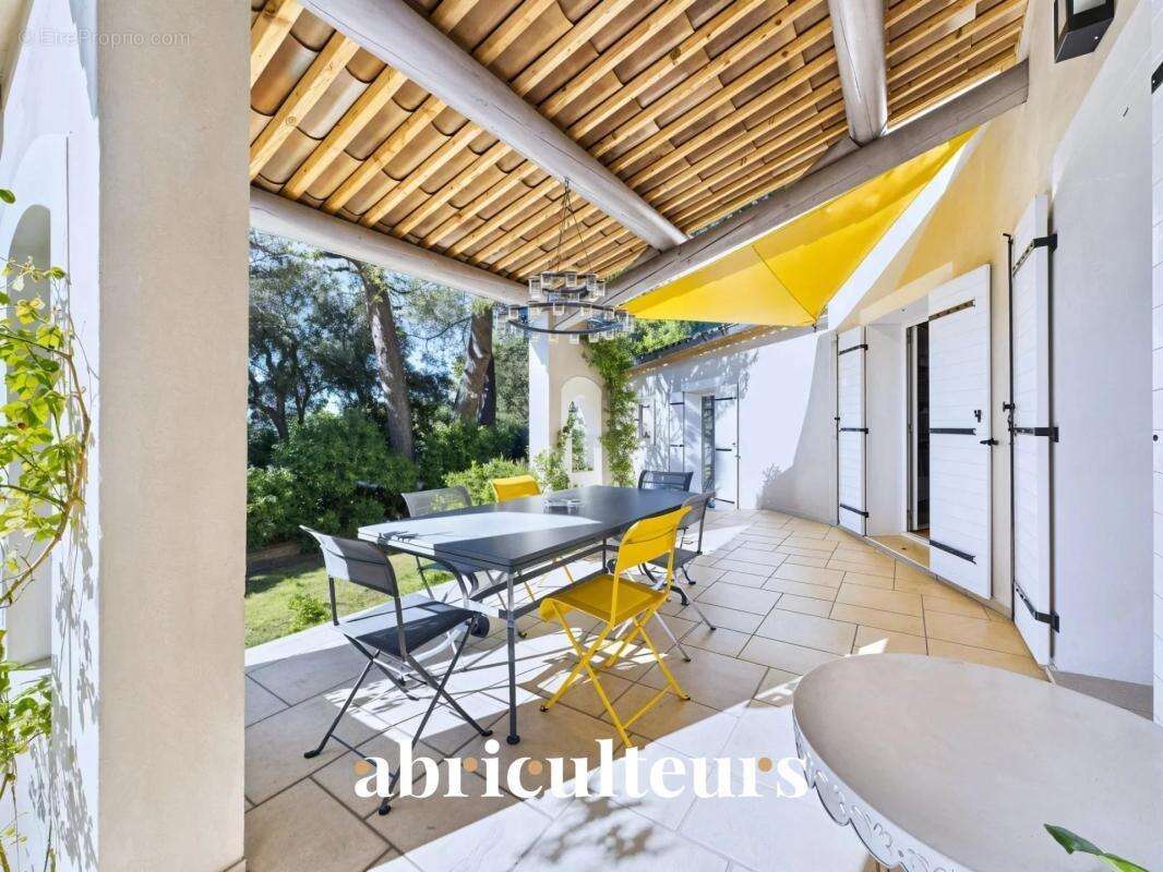 Villa d’architecte rénovée de 155 m²  en vente au pied du Luberon à Cheval-Blanc (84460) - photo 9