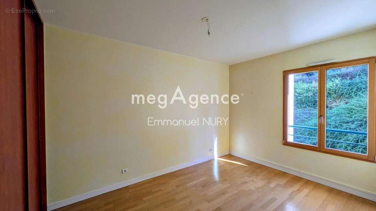 Appartement à CHARBONNIERES-LES-BAINS