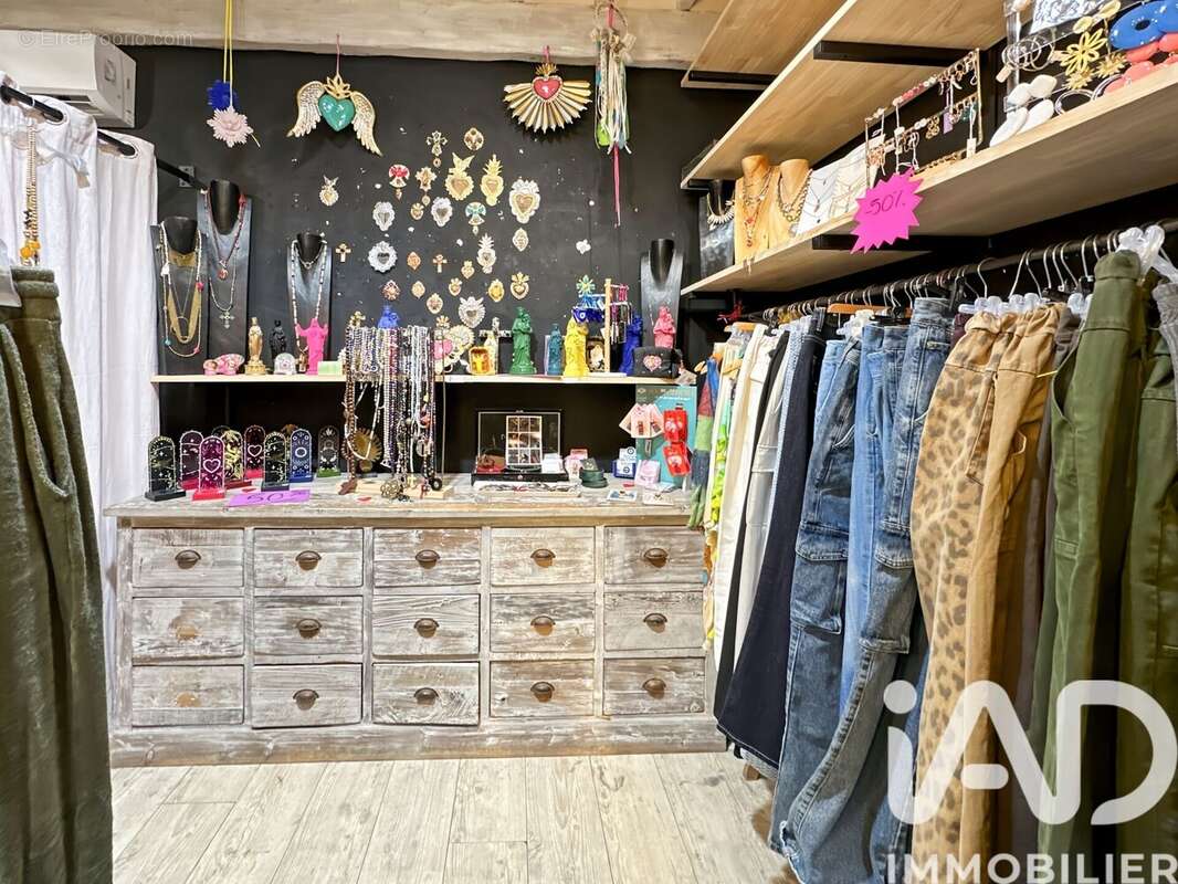 Photo 4 - Commerce à UZES