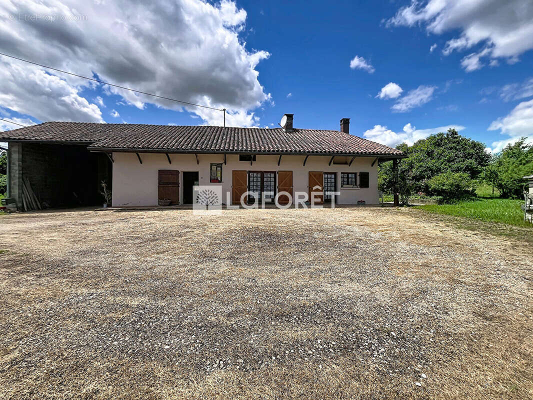 Maison à DOMMARTIN-LES-CUISEAUX