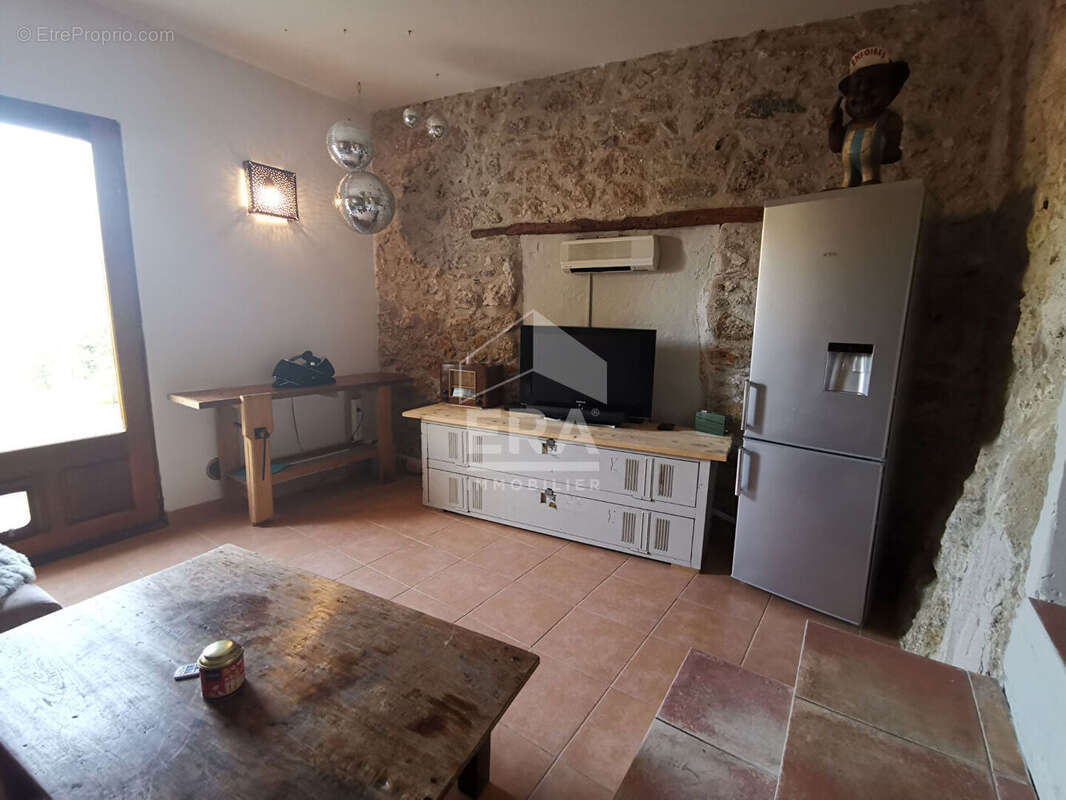 Maison à LA ROQUETTE-SUR-SIAGNE