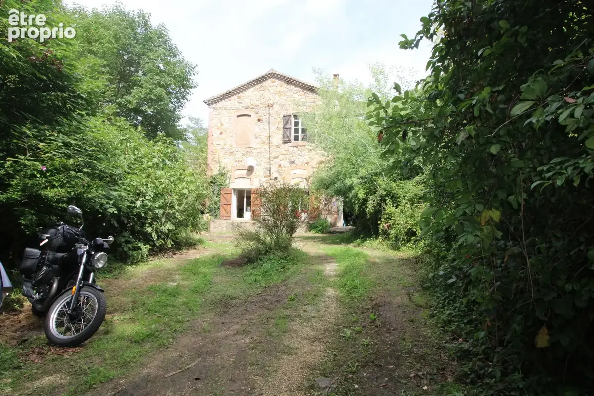 Maison de caractere d'un volume 333 m2  + dependance 86 m2. - photo 9