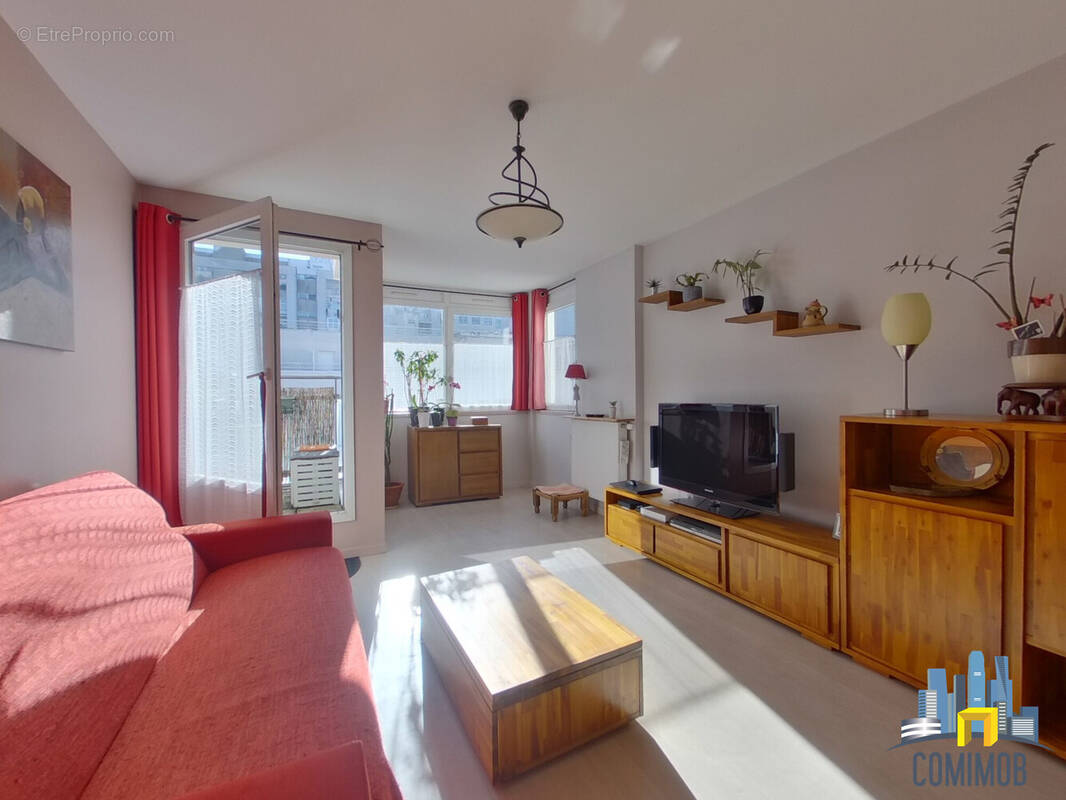 Appartement à COURBEVOIE