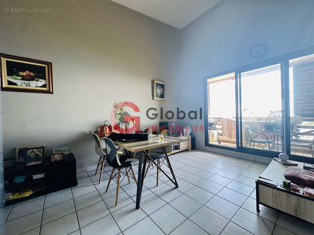 Appartement à LES AVIRONS