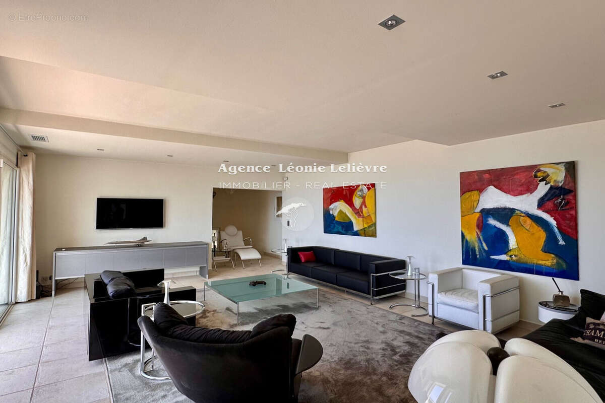 Maison à LES ISSAMBRES