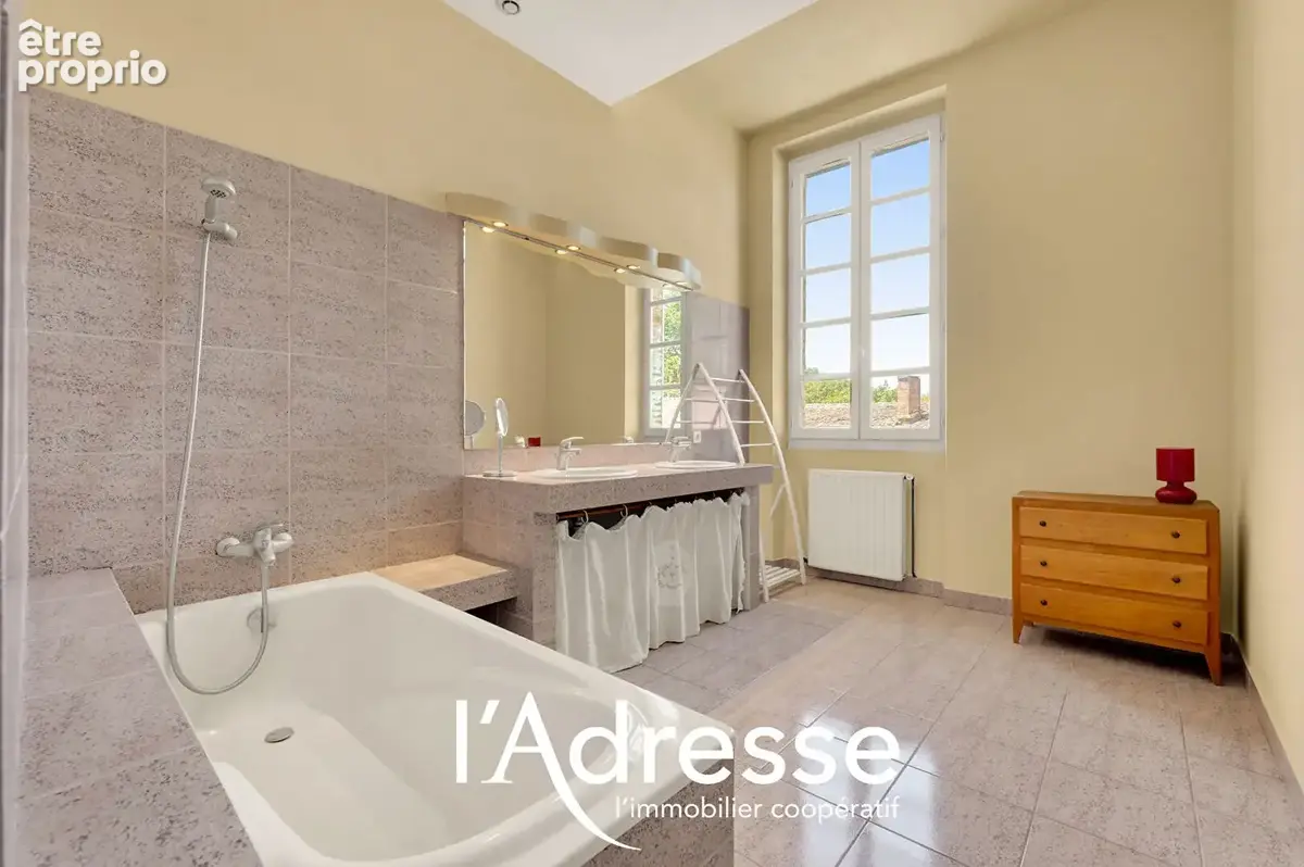 Exclusivité l'Adresse - Le BURGAUD - Maison de maître d'environ 290 m² avec parc arboré de 2 492 m², pigeonnier et dépendances - photo 14