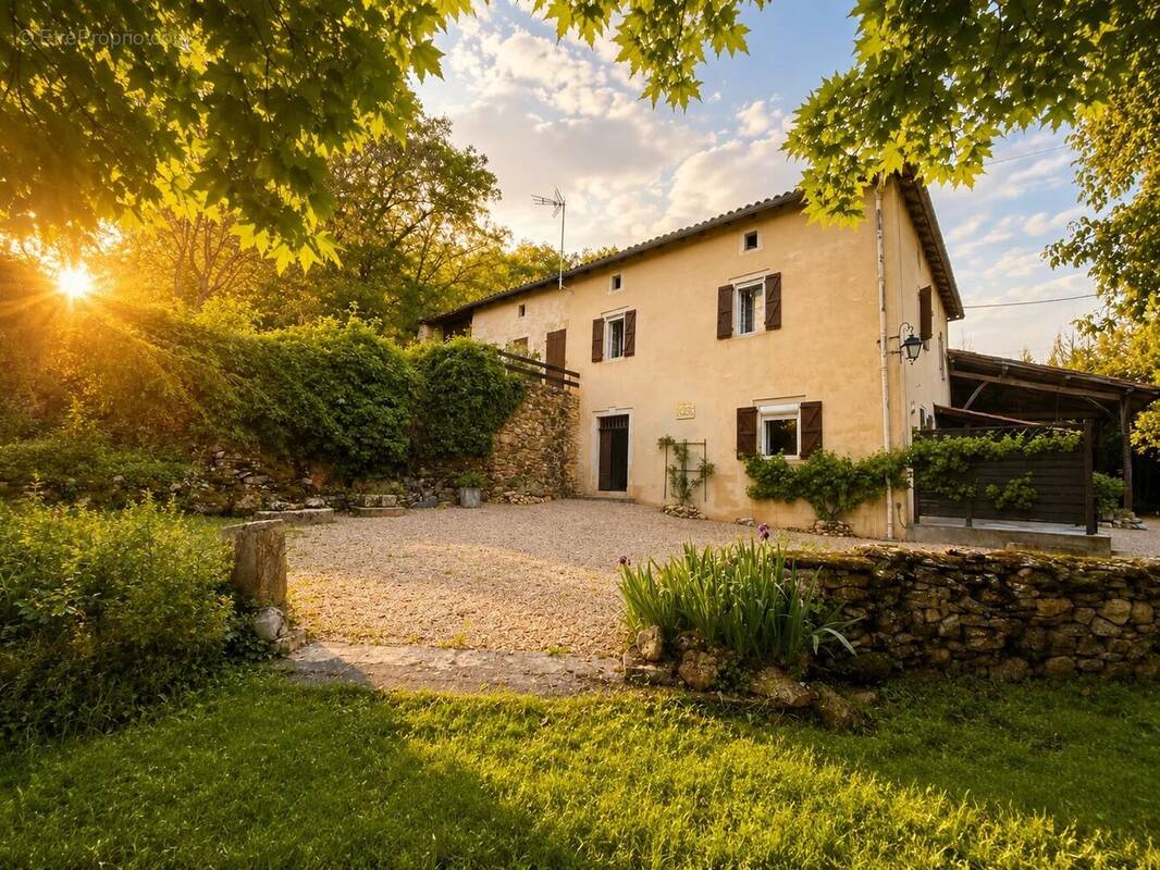 Maison à AURIGNAC