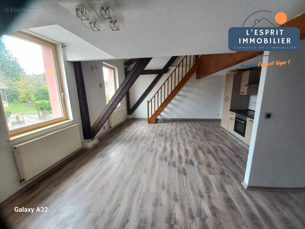 Appartement à COIN-LES-CUVRY