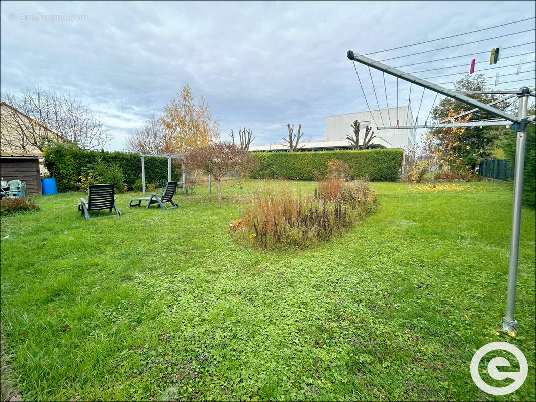 Maison à AILLANT-SUR-THOLON