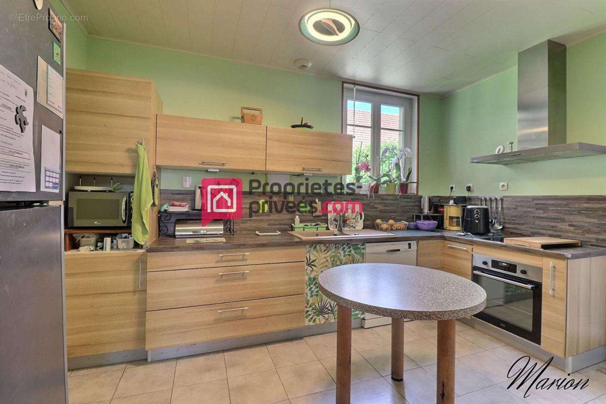 Maison à MAIGNELAY-MONTIGNY