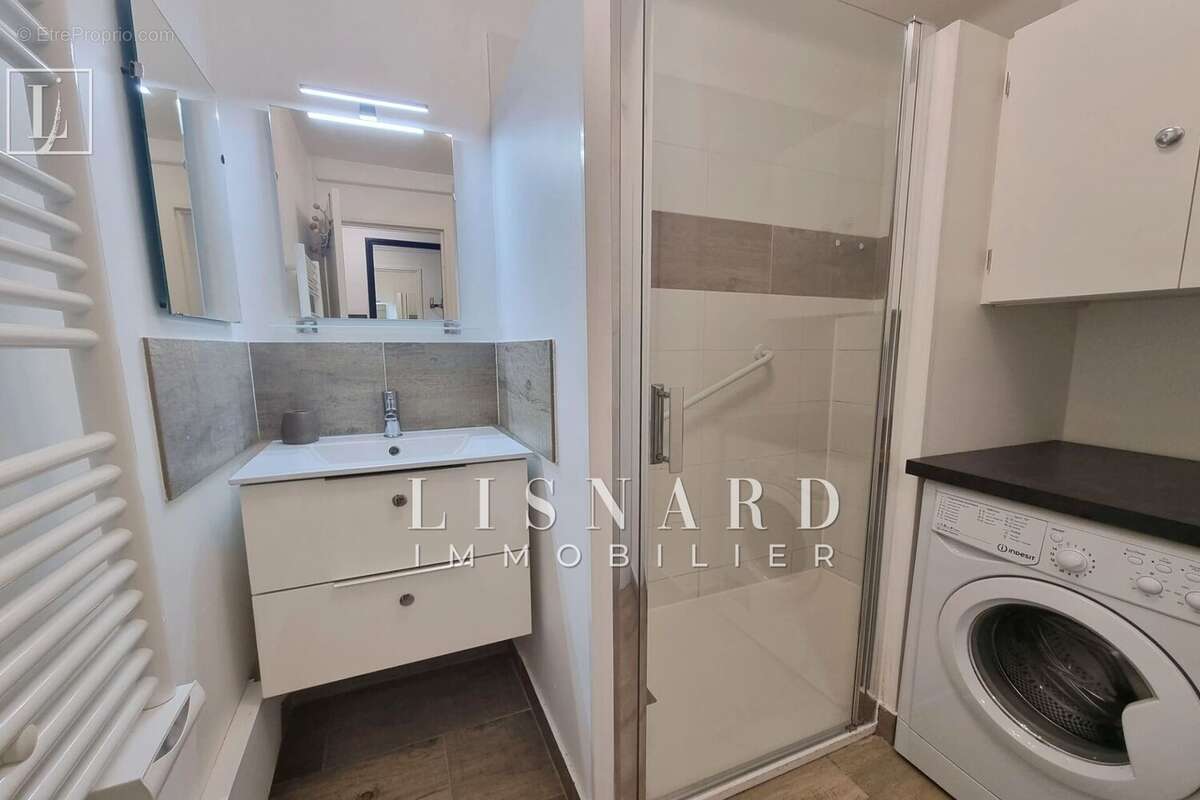 Appartement à VALLAURIS