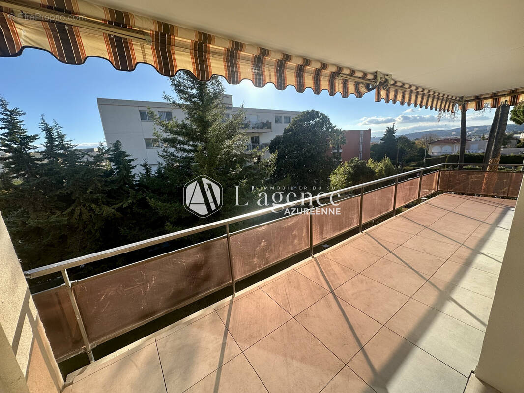 Appartement à SAINT-LAURENT-DU-VAR