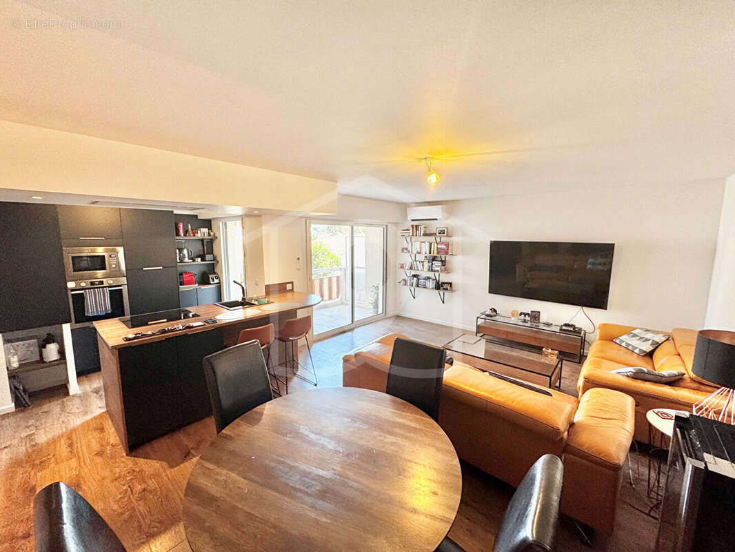 Appartement à VALLAURIS