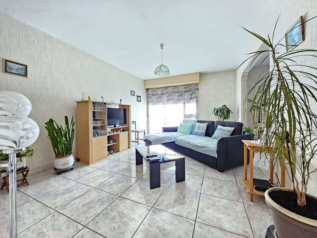 Appartement à RILLIEUX-LA-PAPE