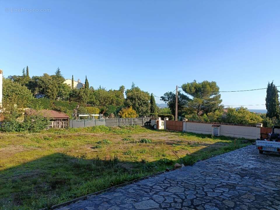 Terrain à FREJUS