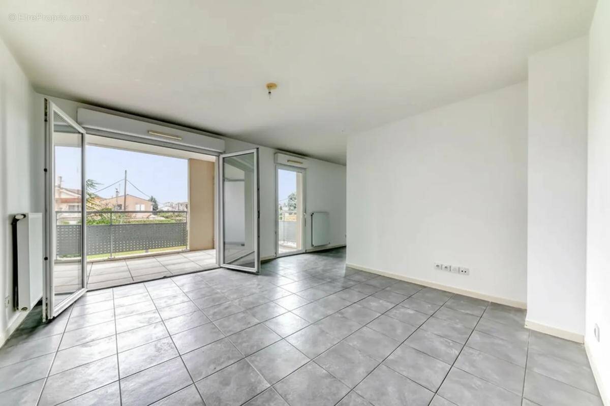 Appartement à DECINES-CHARPIEU