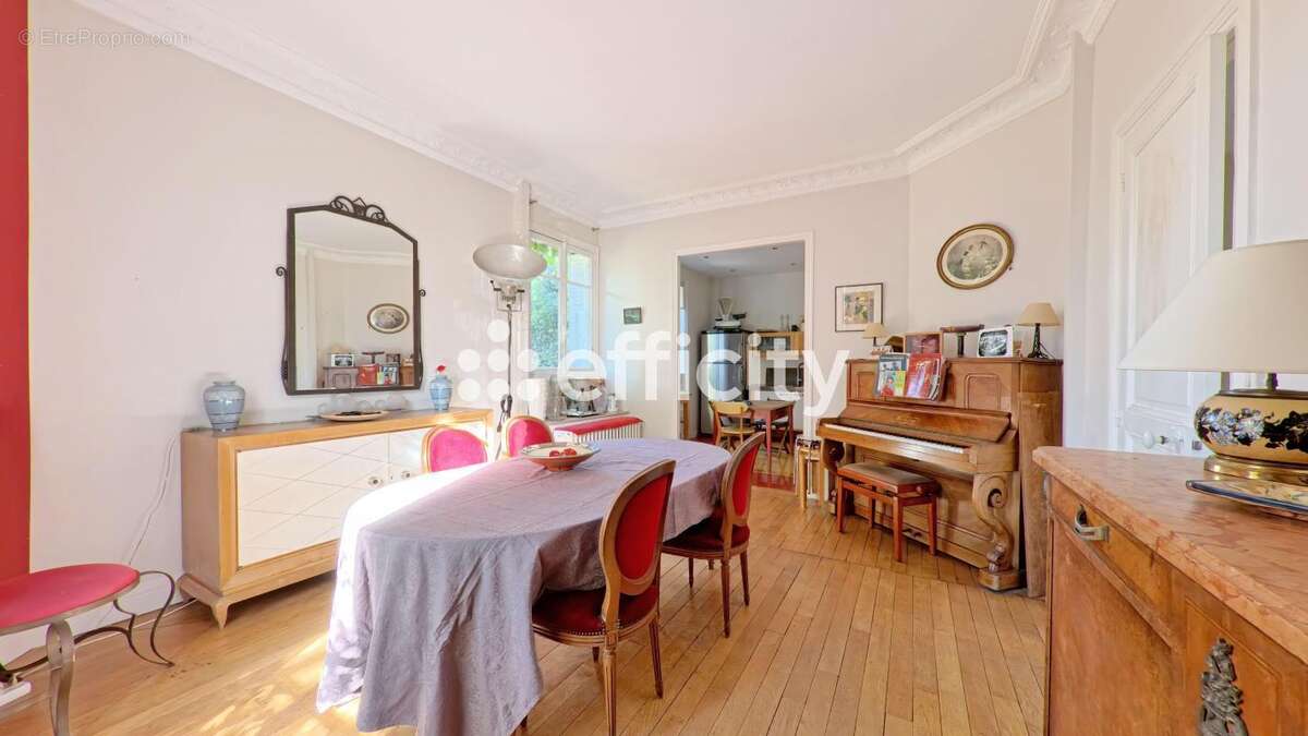 Maison à CHENNEVIERES-SUR-MARNE