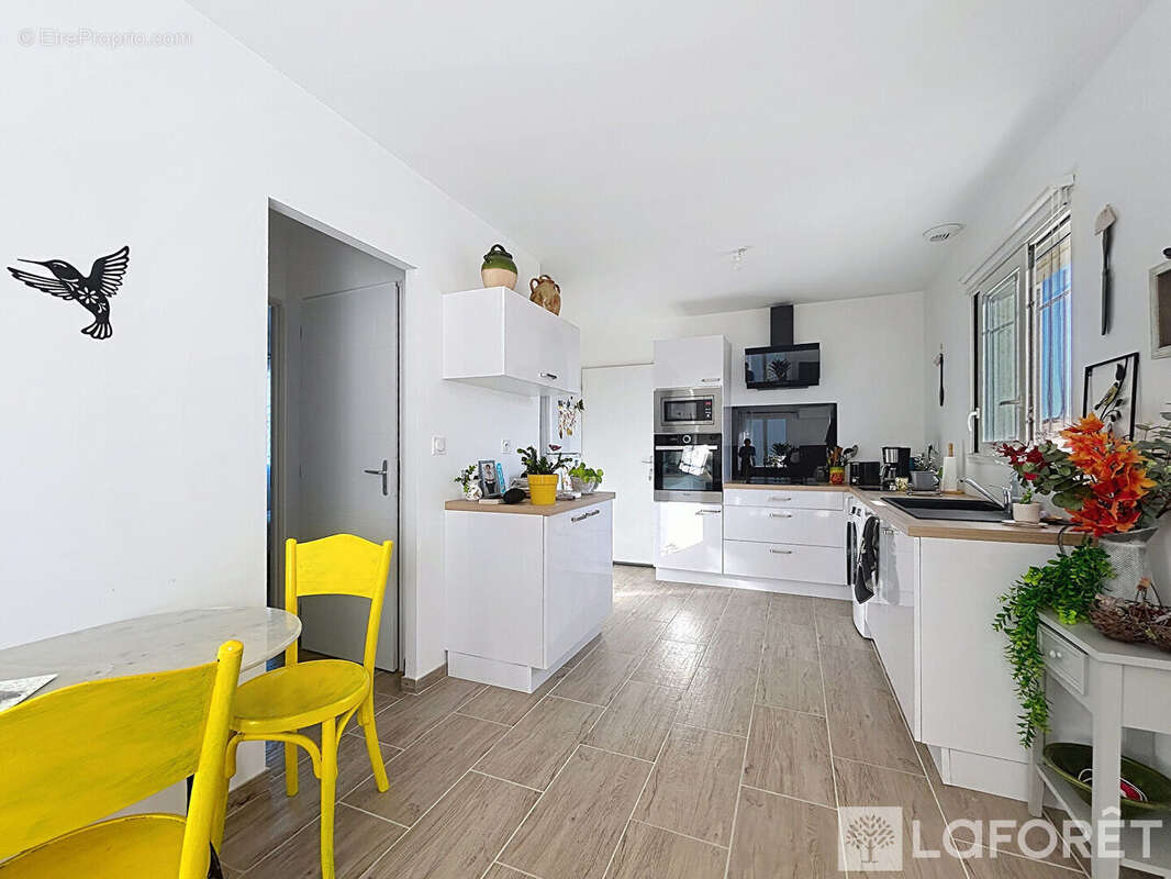 PIOLENC - Maison RE 2020, plain pied 2 chambres + garage sur jardin - photo 2