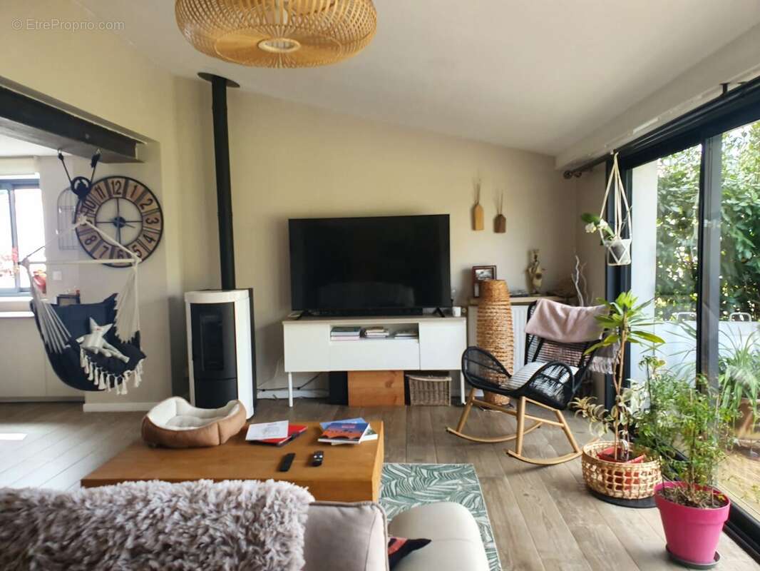 Maison à CHENAC-SAINT-SEURIN-D'UZET