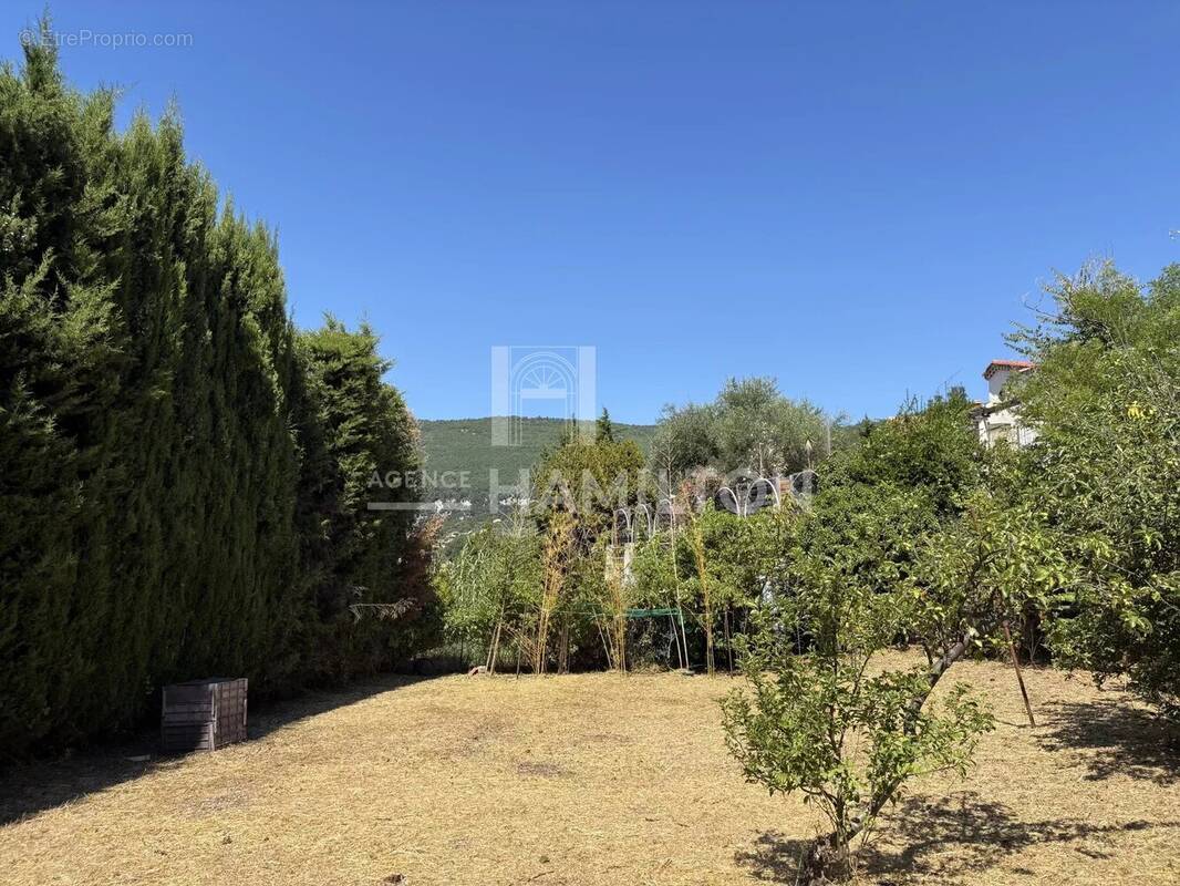 Maison à CHATEAUNEUF-GRASSE