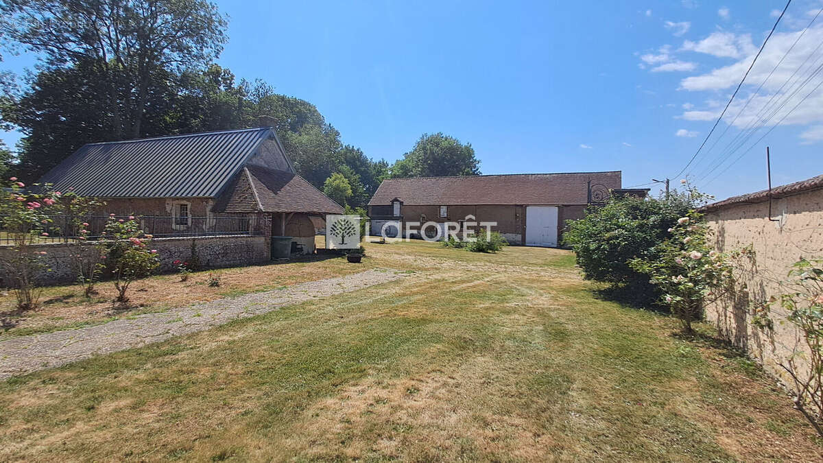 Authentique corps de ferme avec dépendances et grand terrain - photo 3